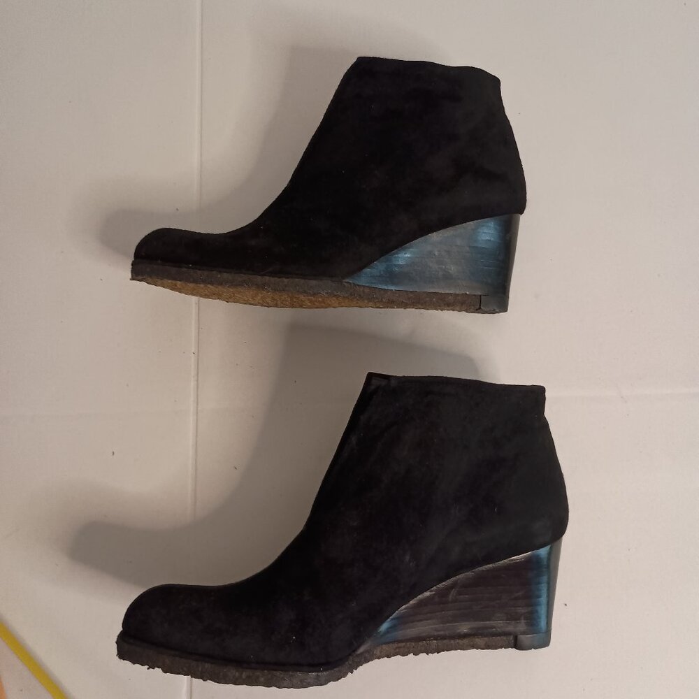 Stuart Weitzman Black Suede Booties Women’s Size 8 - Picture 9 of 14